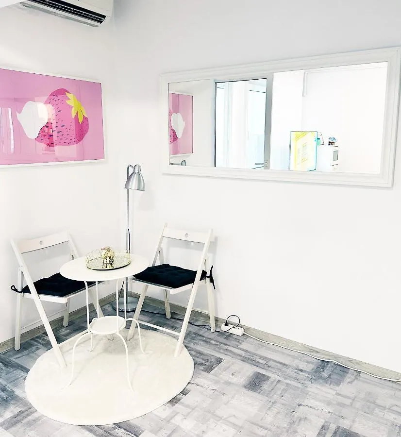 Apartment Victoriei Studio - Parc Kiseleff Bucharest